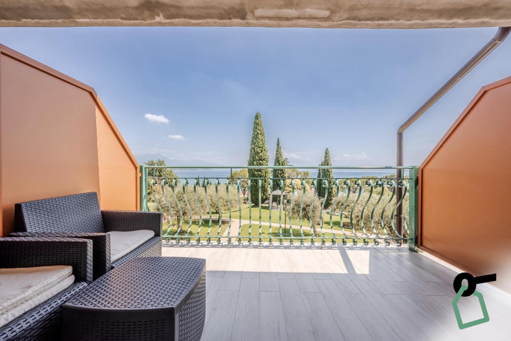 Hotiday Apartment Collection - Desenzano Desenzano del Garda Exteriör bild