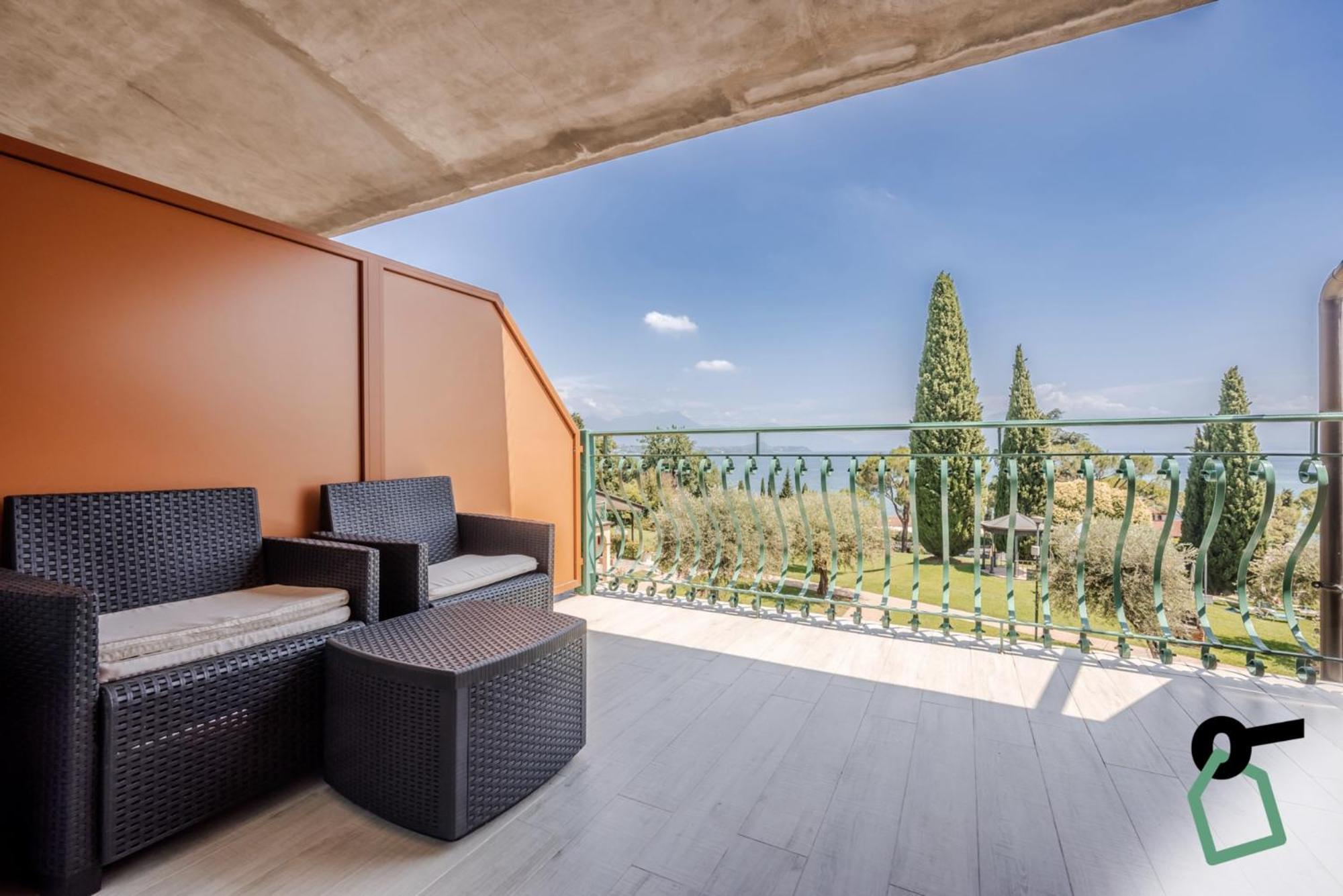 Hotiday Apartment Collection - Desenzano Desenzano del Garda Exteriör bild